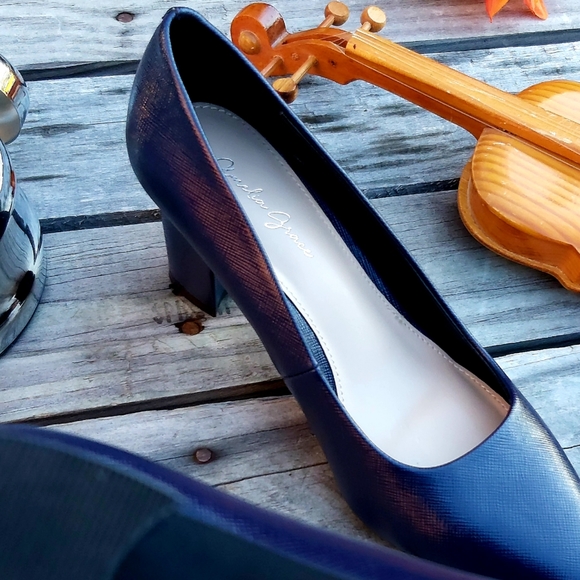 Ameila Grace Macee Navy Pumps - Picture 3 of 7